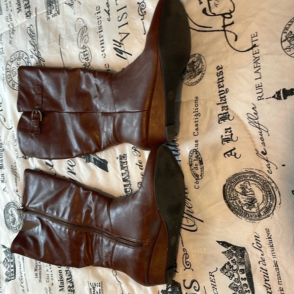 Brown boots only wore 1 time clear shoes out - Picture 1 of 3